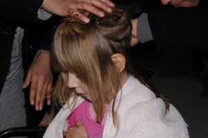 Sophie se fait couper les cheveux