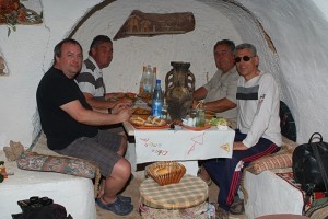 Repas au Musée Diar Amor (côté hommes)