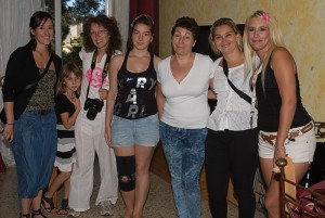 Le groupe des filles-fleurs.