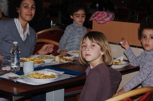 Sophie et sa nouvelle famille. Ne pas déranger.
